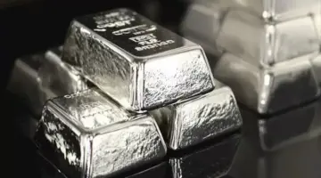 أسعار الفضة تصعد 3.15% عالميًا بدعم تراجع الدولار